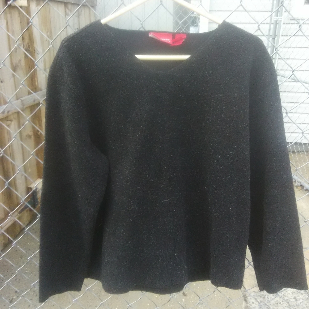 New women's Liz Claiborne black speckled pullover